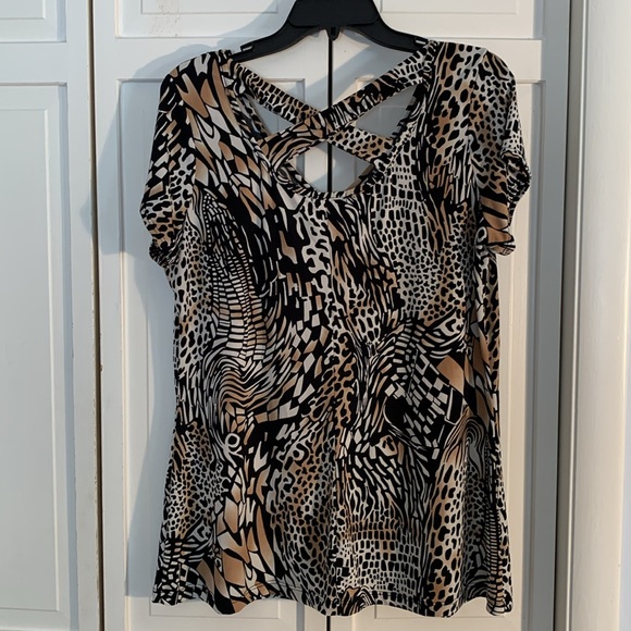 Fave Animal Print V-Neck Cap Sleeves Blouse EUC - Picture 4 of 5